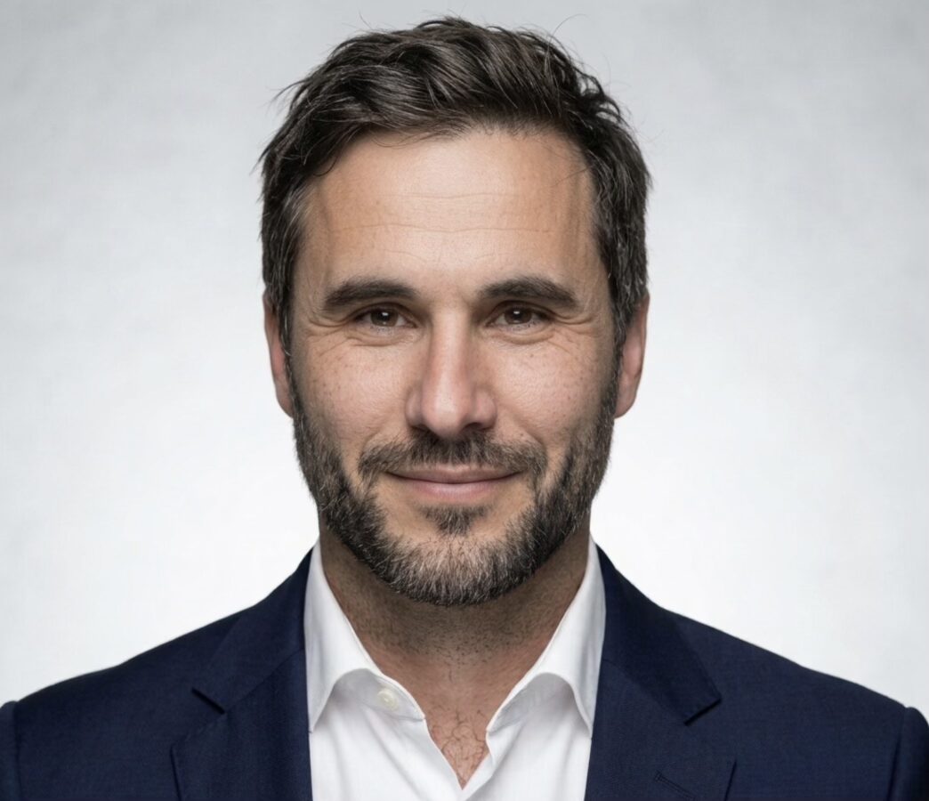 damien grangiens Consultant SEO & GEO freelance (9 ans +) à Paris  : Stratégie de visibilité de marque pour les moteurs IA (GPT, Claude, Perplexity, etc) | Stratège éditorial | Site pro de 0 à 90 000 visiteurs B2B / mois.